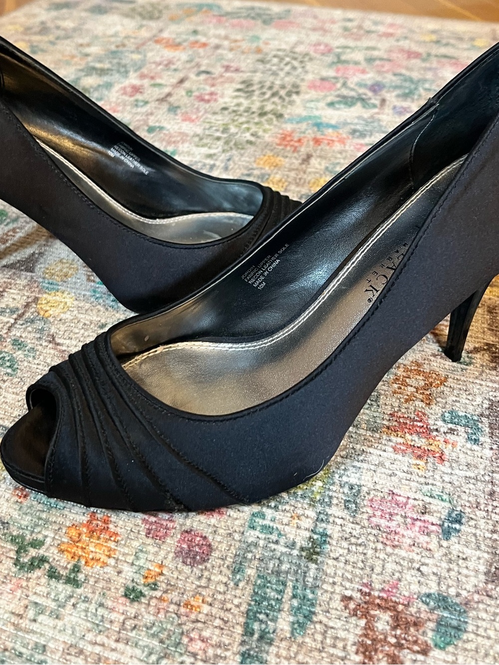 WHBM Jordin Women's Pumps in Black